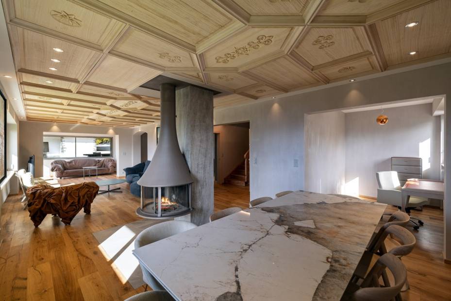 Chalet spacieux avec piscine intérieure à Crans-Montana