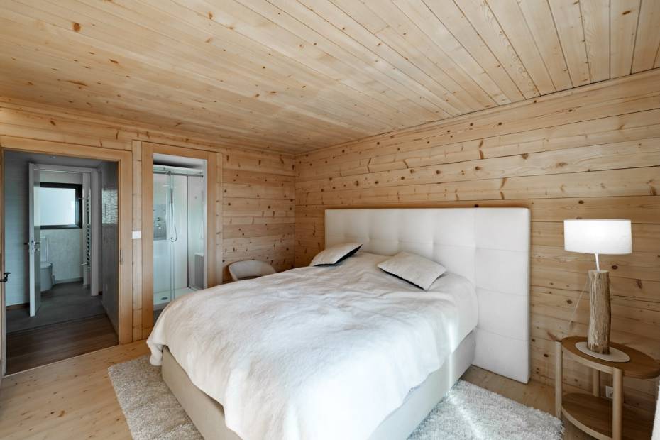 Chalet spacieux avec piscine intérieure à Crans-Montana