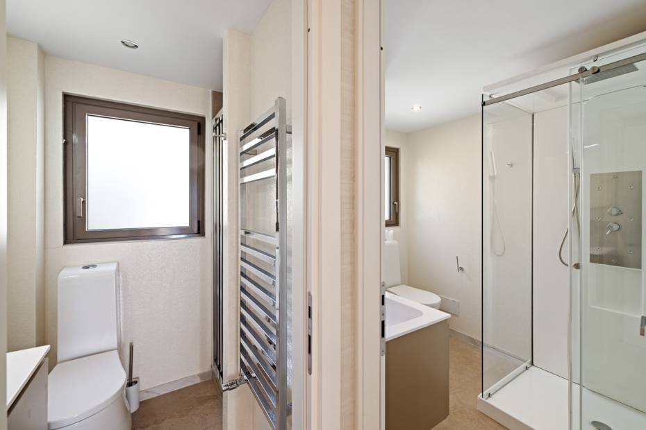 Chalet spacieux avec piscine intérieure à Crans-Montana