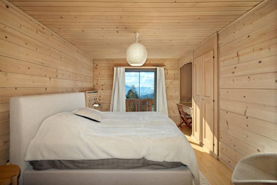 Chalet spacieux avec piscine intérieure à Crans-Montana