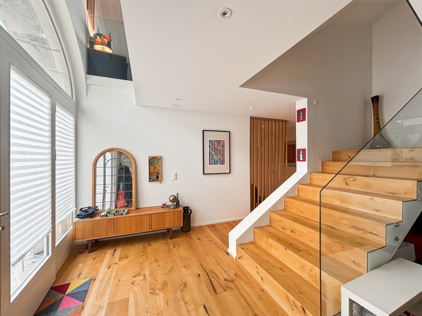 Triplex 6.5 pièces vue lac entièrement rénové