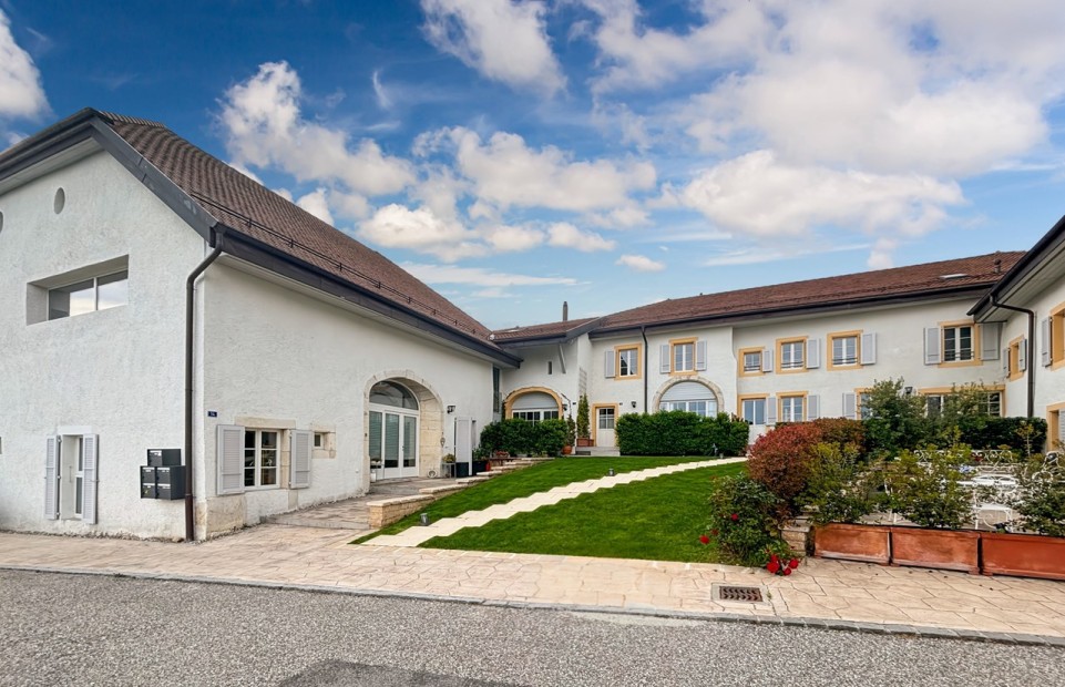 Triplex 6.5 pièces vue lac entièrement rénové