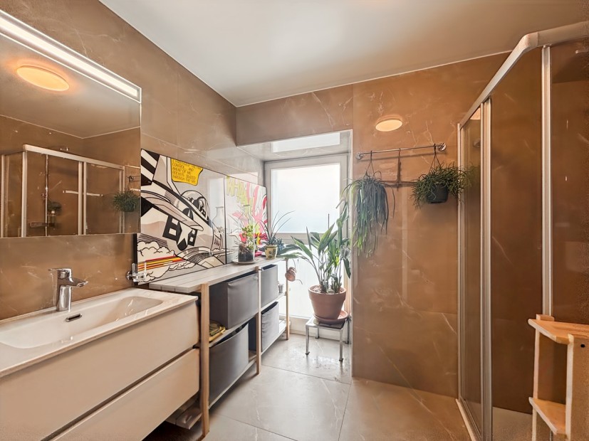 Triplex 6.5 pièces vue lac entièrement rénové