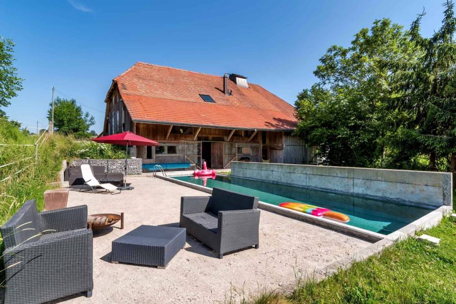 Magnificent renovated riding farm with 2 stables, garden and pool for sale in Bonnefontaine