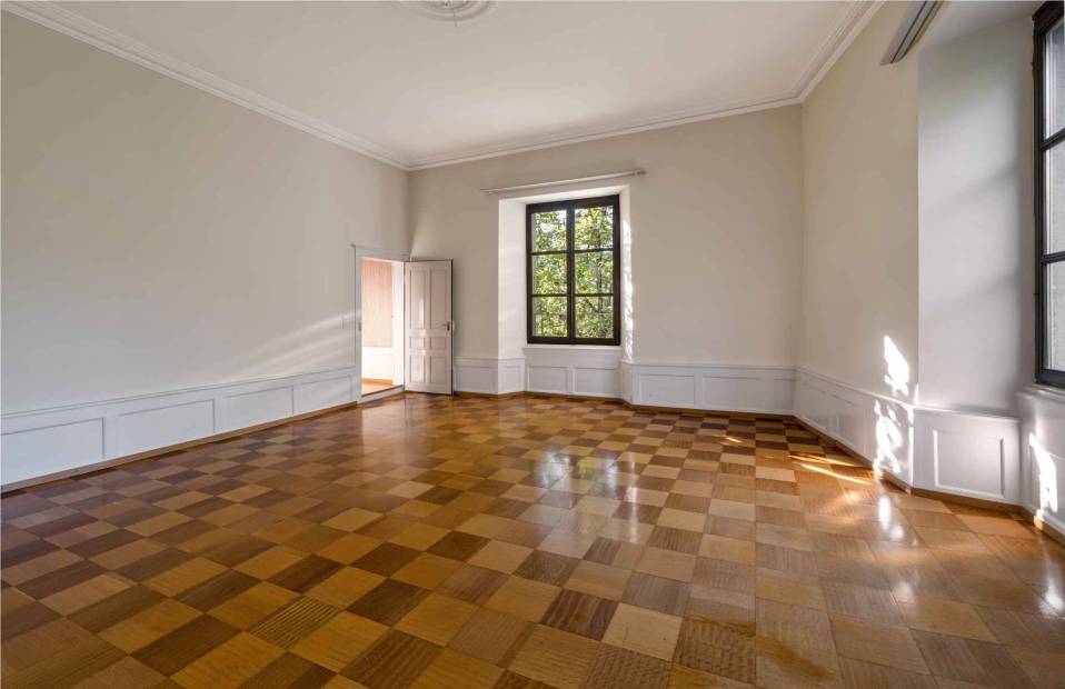 Superb 6.5 room apartment for sale in the Château de Roche in Roche/VD