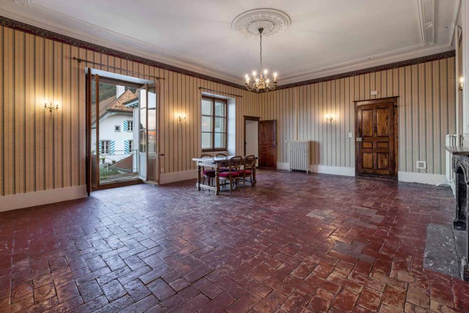 Superb 6.5 room apartment for sale in the Château de Roche in Roche/VD