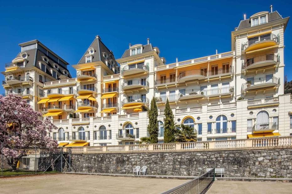 Magnificent 5.5 room apartment for sale in luxury residence in central Montreux