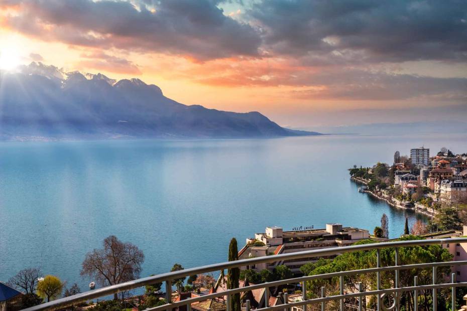 Magnificent 5.5 room apartment for sale in luxury residence in central Montreux