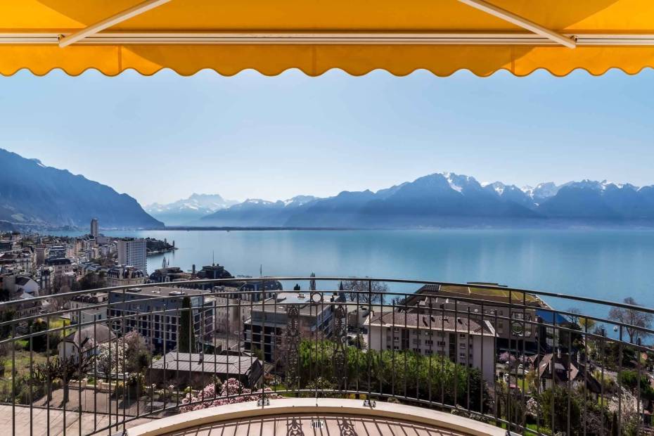 Magnificent 5.5 room apartment for sale in luxury residence in central Montreux