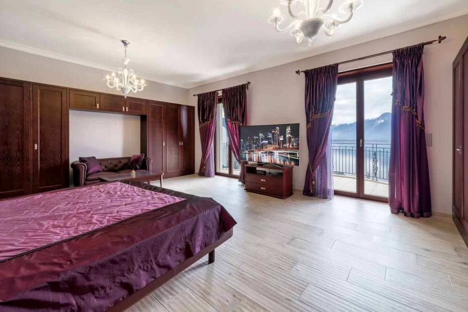 Magnificent 5.5 room apartment for sale in luxury residence in central Montreux