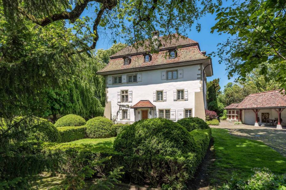 Magnificent 16th Century Castle for sale at Ependes