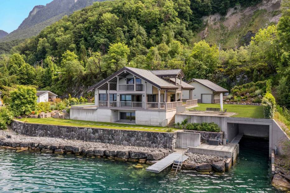 Rare waterfront house – 6.5 rooms