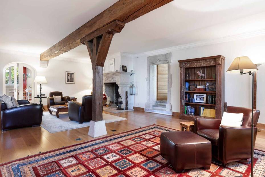 Maison villageoise de 580 m²