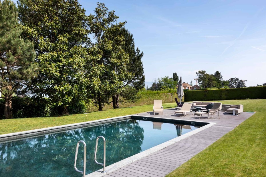 Contemporary villa at Cologny with view of lake and Jura