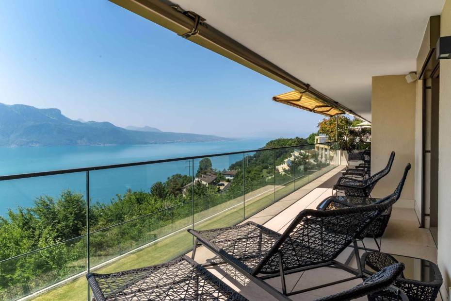 Exclusive 3.5 room apartment with panoramic lake view