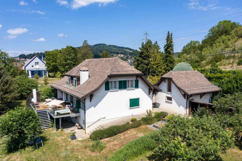 Authentic Vaudois villa set on a large plot with possibility for development for sale in Chexbres