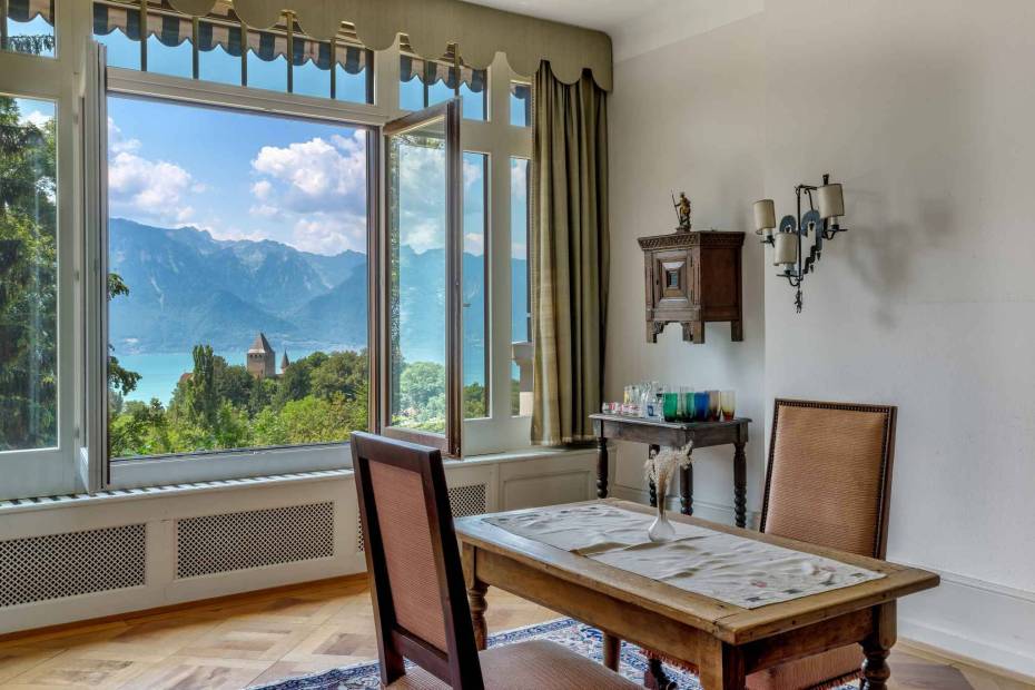 Maison de Maître de charme de 9.5 pièces sur une grande parcelle et magnifique vue sur le lac et le château à vendre à Blonay