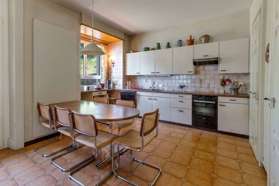 Maison de Maître de charme de 9.5 pièces sur une grande parcelle et magnifique vue sur le lac et le château à vendre à Blonay