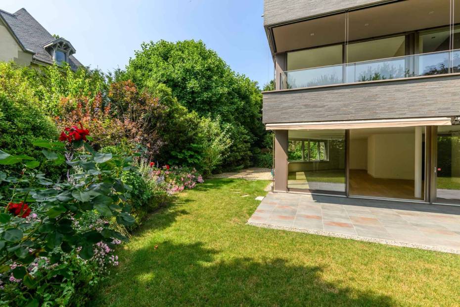 High standing 5.5-room duplex apartment with private garden for sale in La Tour-de-Peilz