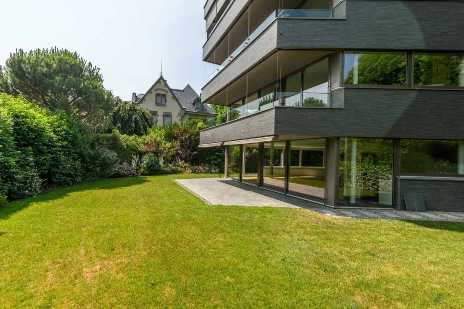 High standing 5.5-room duplex apartment with private garden for sale in La Tour-de-Peilz