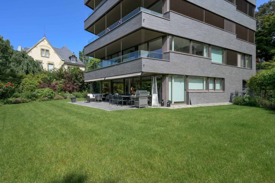 High standing 5.5-room duplex apartment with private garden for sale in La Tour-de-Peilz