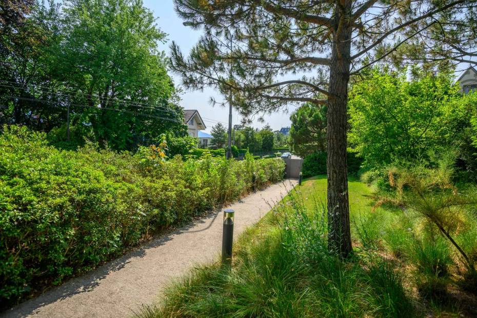 High standing 5.5-room duplex apartment with private garden for sale in La Tour-de-Peilz