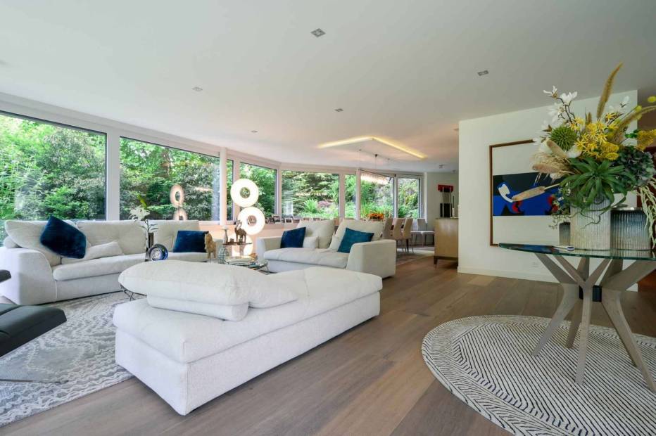High standing 5.5-room duplex apartment with private garden for sale in La Tour-de-Peilz
