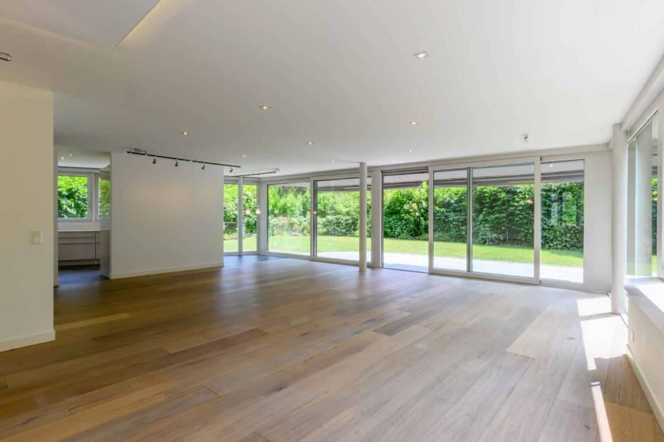 High standing 5.5-room duplex apartment with private garden for sale in La Tour-de-Peilz