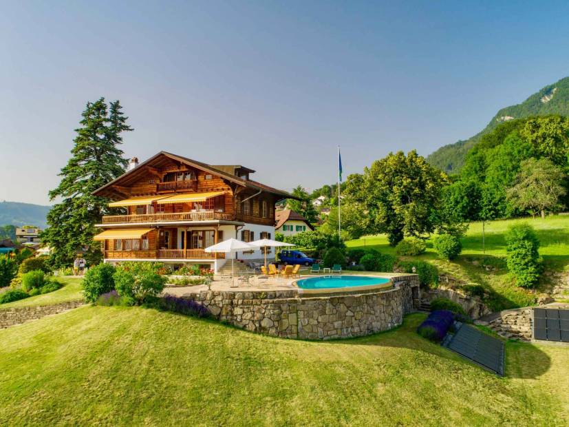 UNIQUE! Huge chalet with top quality materials, second separate chalet, various annexes and breathtaking view for sale at St-Légier