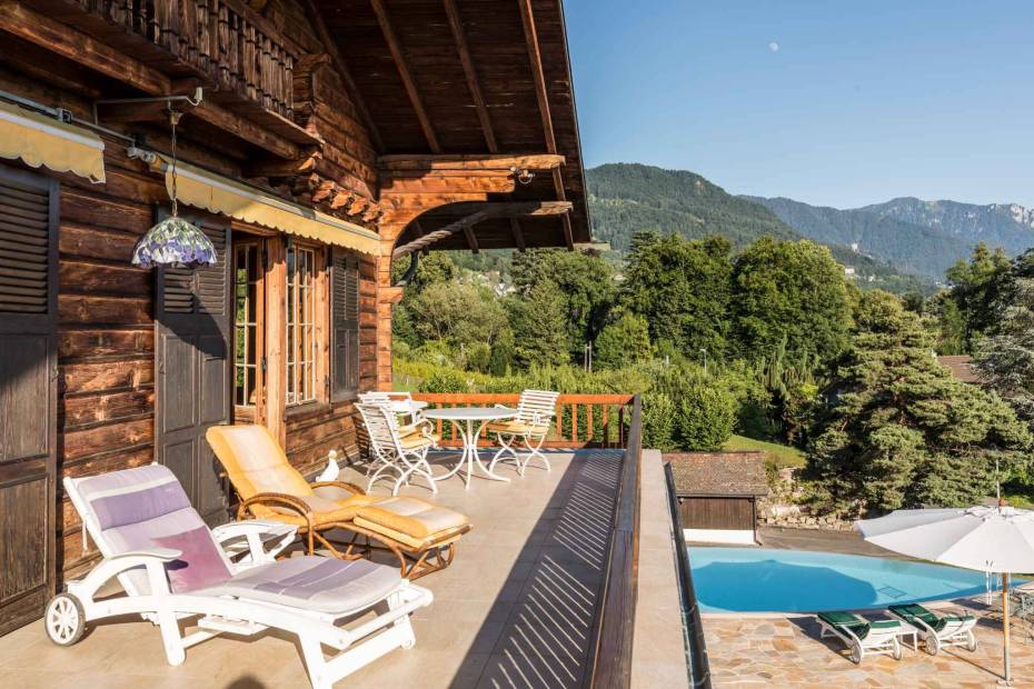 UNIQUE! Huge chalet with top quality materials, second separate chalet, various annexes and breathtaking view for sale at St-Légier