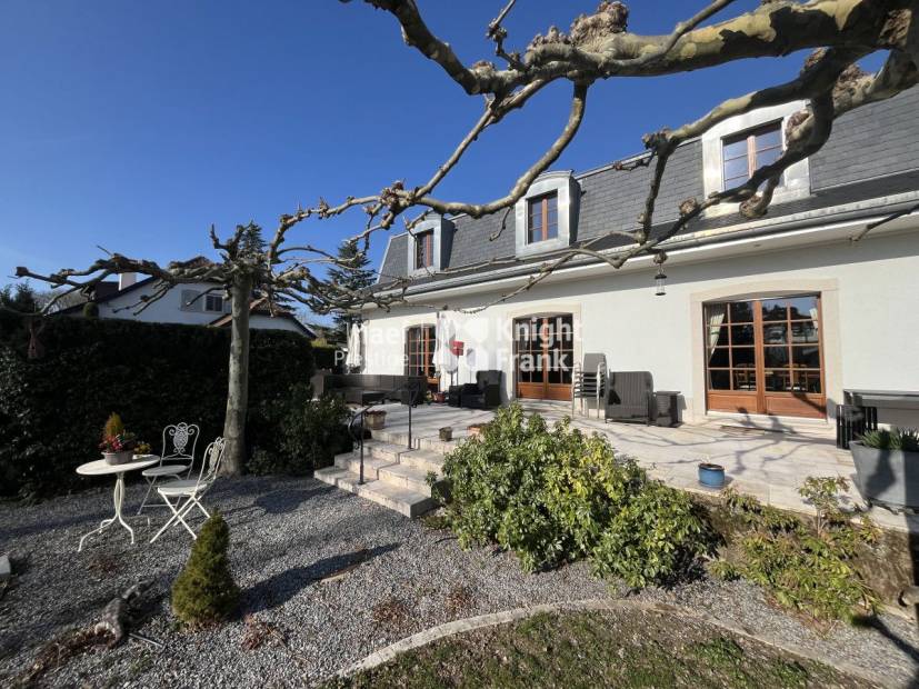 Magnfique propriété individuelle avec 2 dépendances et un beau jardin arboré
